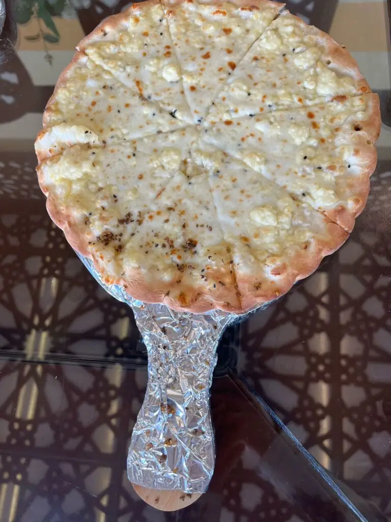 Cheese Manakish-منقوشة جبنة